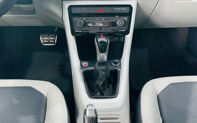 imagem-https://www.socarrao.com.br/sc-vehicle-images-prod/2257524/1782849434329-8173798_0_B_6034d16512.jpeg