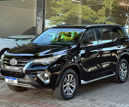 Toyota Hilux SW4 4x4 2.8 Diesel 2017 Preto — foto 1 de 3
