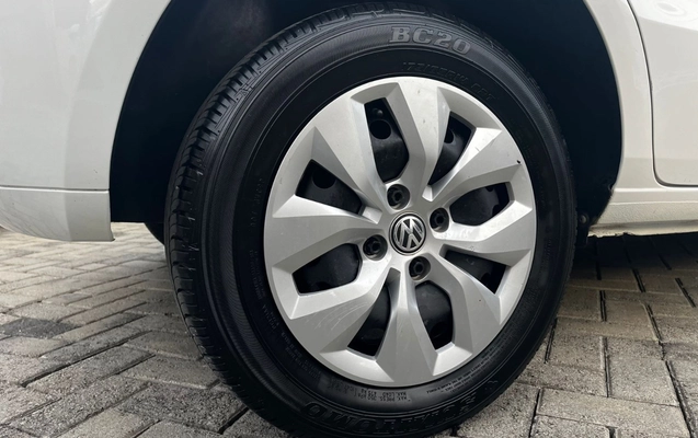 imagem-https://www.socarrao.com.br/sc-vehicle-images-prod/2259263/1782144712467-Mjg4ZjNlNzEtNWVhNC00ZDFkLWE0MWYtZDdmMDQ1ZDMyYzIzLmpwZWc.jpeg