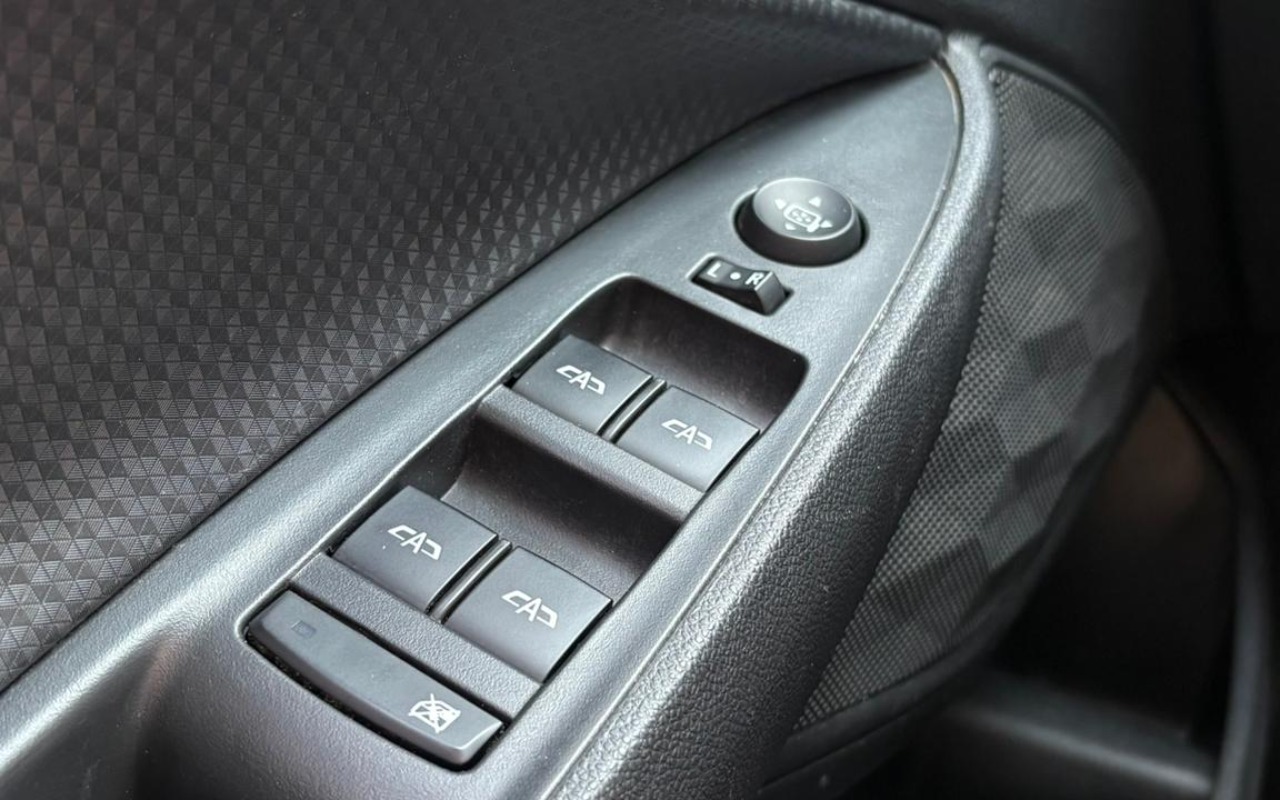 imagem-https://www.socarrao.com.br/sc-vehicle-images-prod/2260004/1782149151121-V2hhdHNBcHAgSW1hZ2UgMjAyNi0wNi0yMiBhdCAxMy4zMS4zMi5qcGVn.jpeg