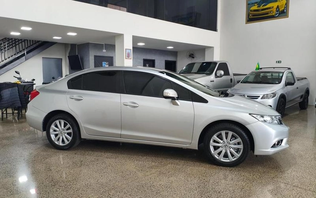 imagem-https://www.socarrao.com.br/sc-vehicle-images-prod/2260042/1783517837844-8209867_7_B_6da330964d.jpeg