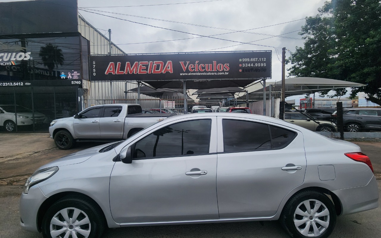 Nissan VERSA 2019 Prata — foto 1 de 3