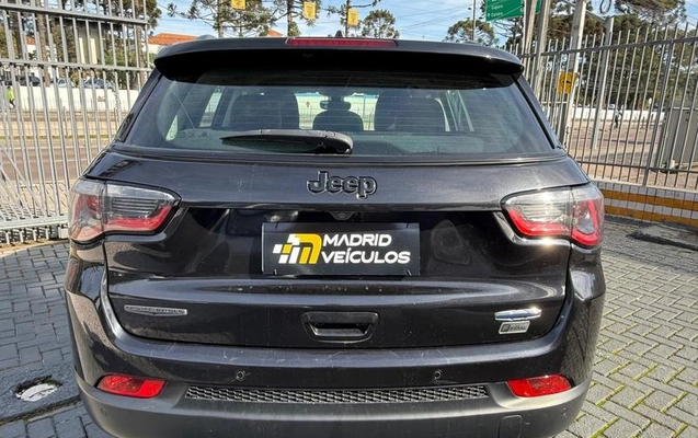 imagem-https://www.socarrao.com.br/sc-vehicle-images-prod/2260169/1792508460167-8183382_6_B_eb2653c17c.jpeg