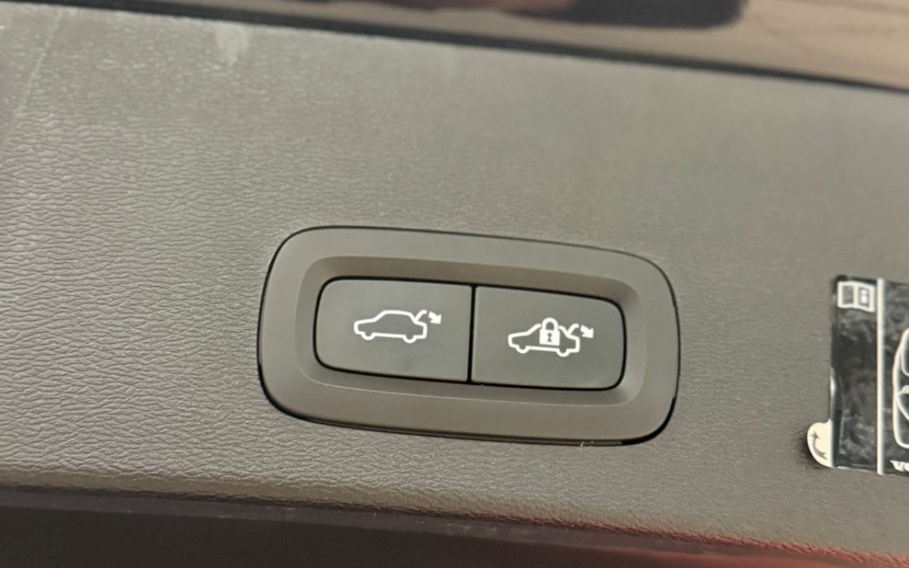 imagem-https://www.socarrao.com.br/sc-vehicle-images-prod/2260562/1782152504812-ZjgyMGRmZDctMThmYS00MzFiLWI3YTQtZmI0NTg1YzE1YzY5LmpwZWc.jpeg