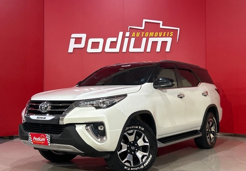 Toyota Hilux SW4 2019 Branco — foto 1 de 3