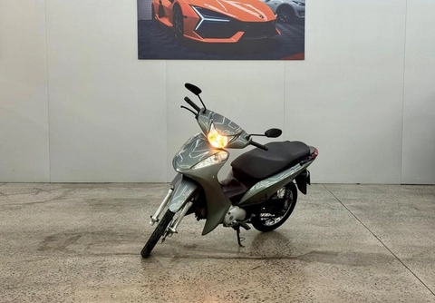 Honda C 100 BIZ-ES 2012 Prata — foto 1 de 3