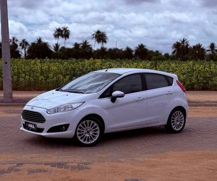 Ford Fiesta 2017 Branco — foto 1 de 3