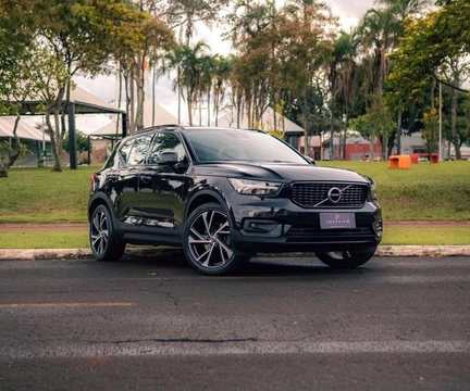 Volvo XC40 2019 Preto — foto 1 de 3