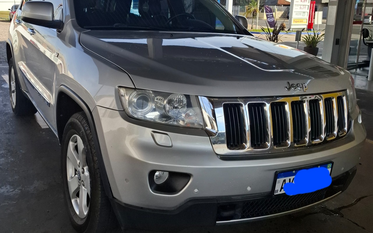Jeep Grand Cherokee 2013 Prata — foto 1 de 2