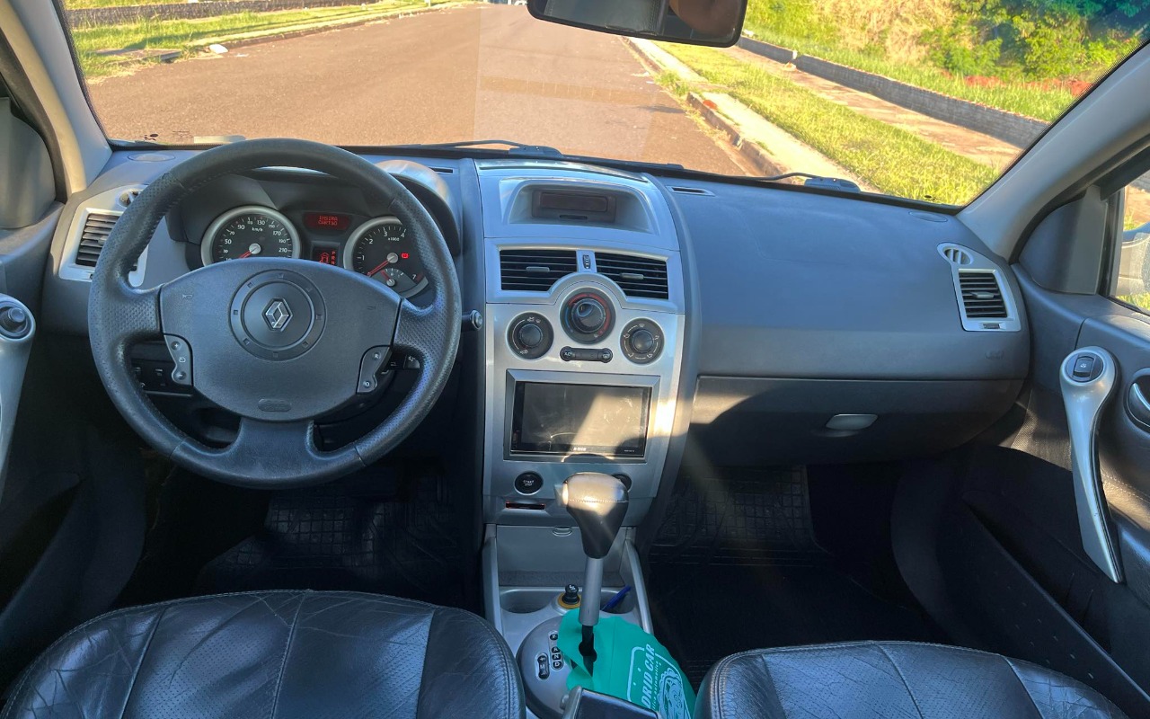 imagem-https://www.socarrao.com.br/sc-vehicle-images-prod/2272714/1782221243004-ODQ3YTU5YTktNDFkNC00YWYxLWFkOGMtNWUwMTQ2ODk5YWM3LmpwZw.jpg