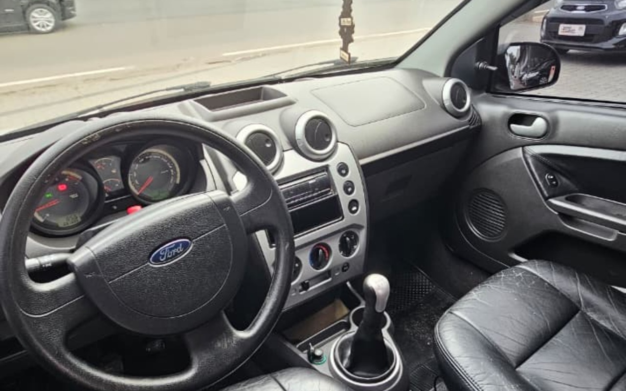 imagem-https://www.socarrao.com.br/sc-vehicle-images-prod/2272903/1782222255866-MGNiYWM2MmEtZGY3Zi00ZTgwLWI4MzctZWQxY2YyNmIxYzFjLmpwZw.jpg
