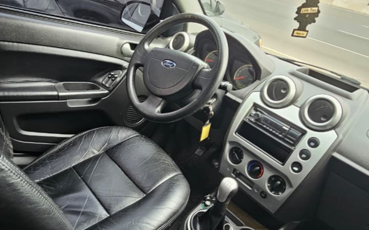 imagem-https://www.socarrao.com.br/sc-vehicle-images-prod/2272903/1782222255970-NzcyYmIyMGMtM2NmNy00NDJjLWJkMTQtODgwNDEyY2NiYmNmLmpwZw.jpg