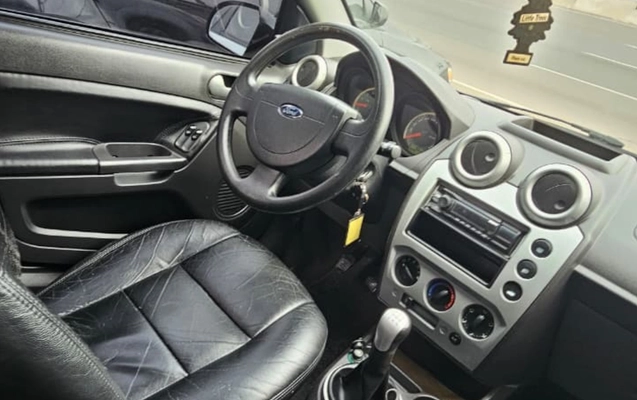 imagem-https://www.socarrao.com.br/sc-vehicle-images-prod/2272903/1782222255970-NzcyYmIyMGMtM2NmNy00NDJjLWJkMTQtODgwNDEyY2NiYmNmLmpwZw.jpg