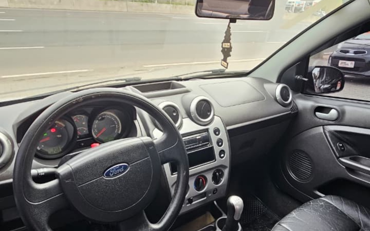 imagem-https://www.socarrao.com.br/sc-vehicle-images-prod/2272903/1782222256460-Y2Q0OWQyYTMtYzJlNC00M2JmLTkxNjktZjNkNTcwYjU5OGQyLmpwZw.jpg