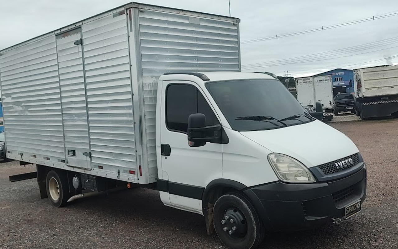 IVECO DAILY CHASSI 55C16 2p (diesel) na cor Branco em Campo Largo / PR - 2272947