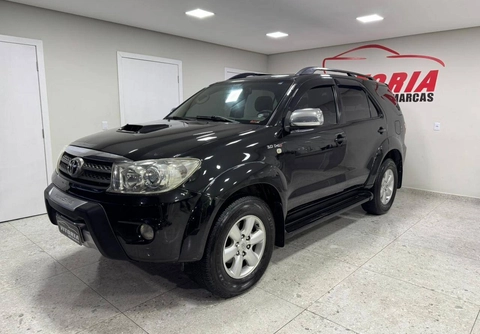 Toyota Hilux SW4 2011 Preto — foto 1 de 3