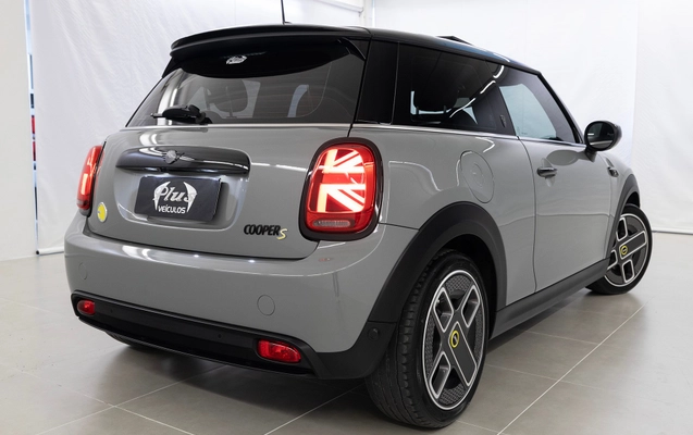 imagem-https://www.socarrao.com.br/sc-vehicle-images-prod/2274772/1788872719528-4ce3b22d7f0e4bd9bcae07c07c4536fa_1782232969584.jpg