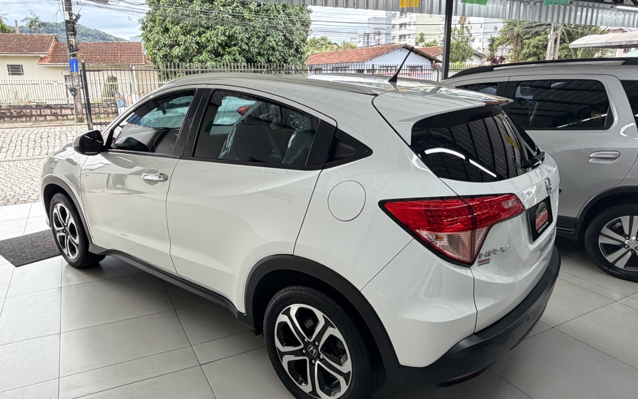 imagem-https://www.socarrao.com.br/sc-vehicle-images-prod/2274928/1782234349295-SU1HXzg4NTcuanBlZw.jpeg