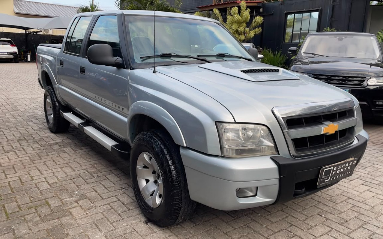 Chevrolet S10 Pick-Up Exec. 2.8 4x4 CD TB Int.Dies na cor Prata em Florianópolis / SC - 2275647