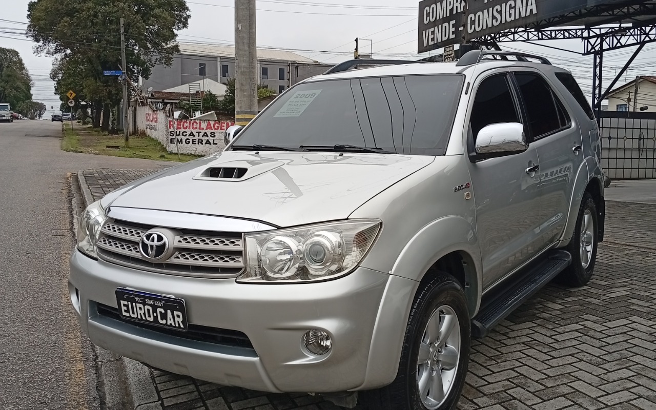 Toyota Hilux SW4 2009 Prata — foto 1 de 3