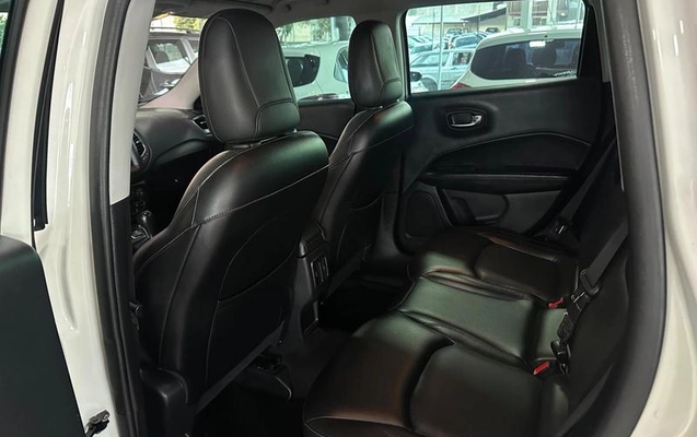 imagem-https://www.socarrao.com.br/sc-vehicle-images-prod/2276649/1786042735802-8201285_8_B_4d1a7b3d11.jpeg