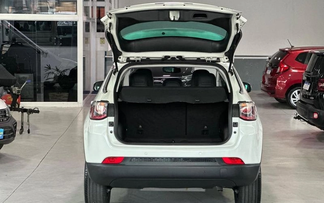 imagem-https://www.socarrao.com.br/sc-vehicle-images-prod/2276649/1786042735817-8201285_17_B_c8f8971405.jpeg