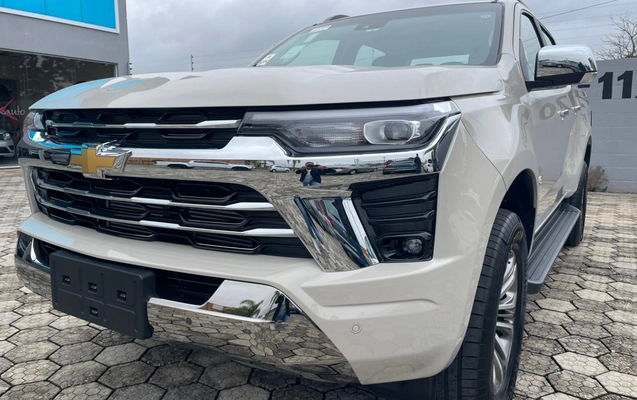 imagem-https://www.socarrao.com.br/sc-vehicle-images-prod/2276825/1782245521800-MzY4NzA2RkMtOTU5My00Q0ZELUFFNDAtRDk4N0QzQTYzQTE0LmpwZWc.jpeg