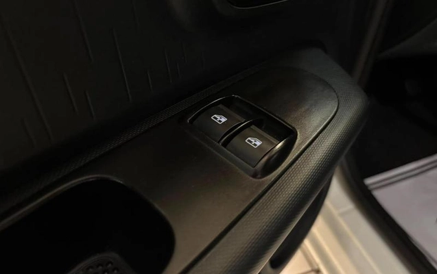 imagem-https://www.socarrao.com.br/sc-vehicle-images-prod/2287997/1789076745253-8200061_8_B_b16d2928b1.jpeg