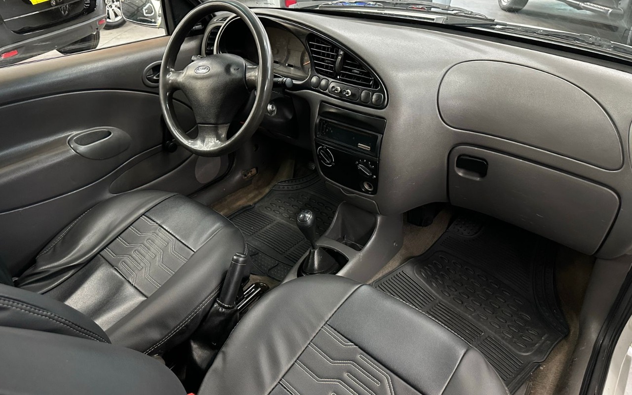 imagem-https://www.socarrao.com.br/sc-vehicle-images-prod/2288532/1782311762731-Y291cmllciAxMyA2LmpwZw.jpg