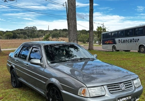 Volkswagen Santana 2.0 Mi 2p e 4p 2002 Cinza — foto 1 de 3