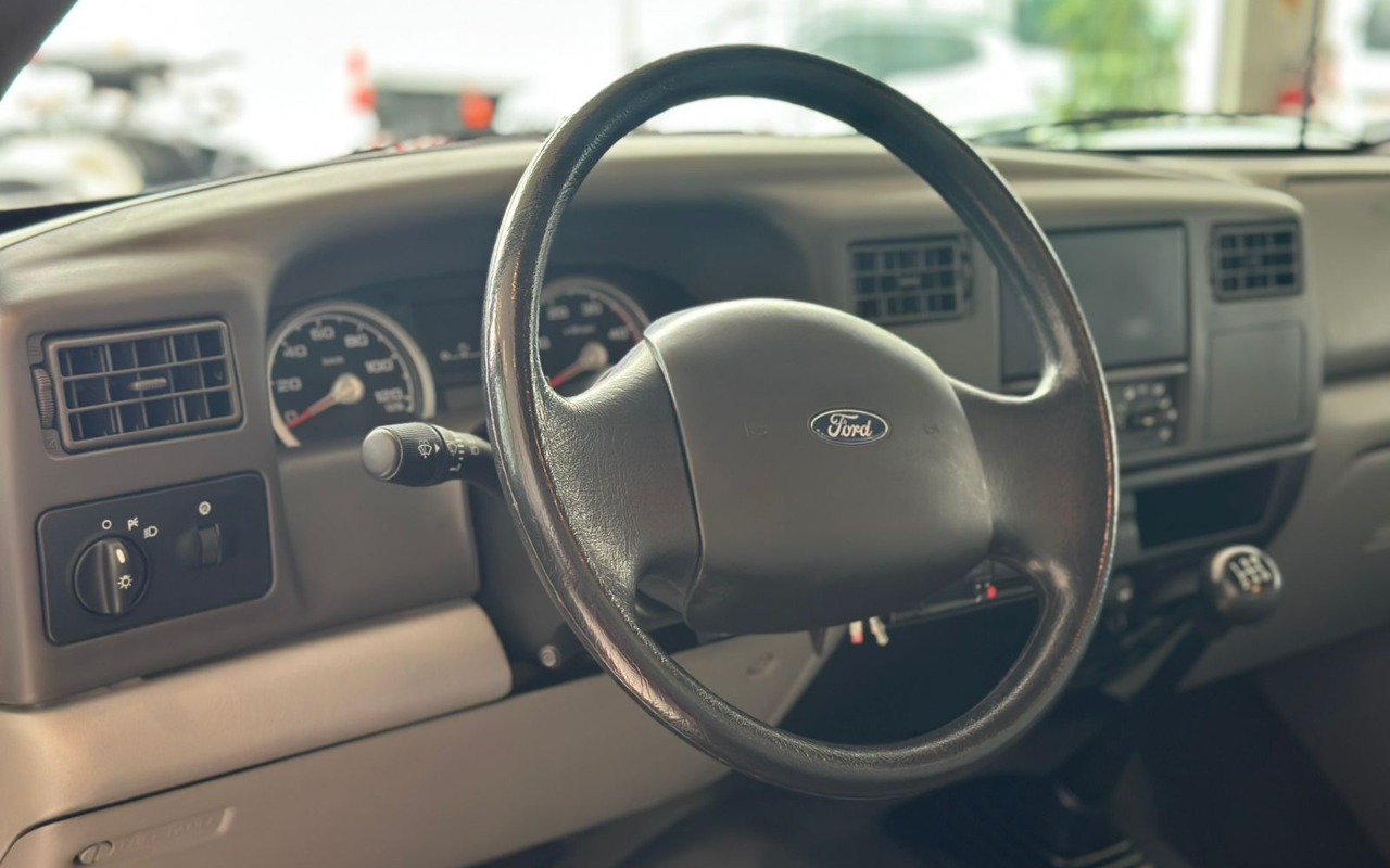 imagem-https://www.socarrao.com.br/sc-vehicle-images-prod/2291439/1782326473194-MTUuanBlZw.jpeg