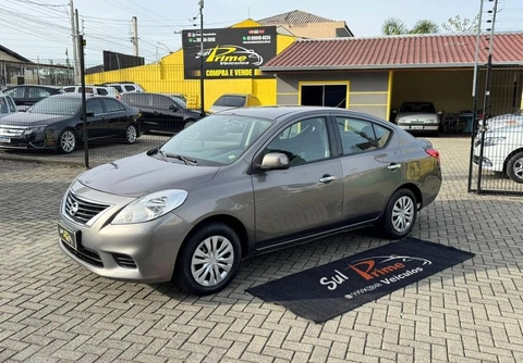 Nissan VERSA 2014 Cinza — foto 1 de 3