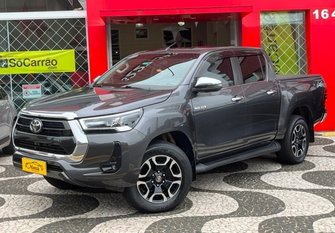 Toyota Hilux 2022 Cinza — foto 1 de 3