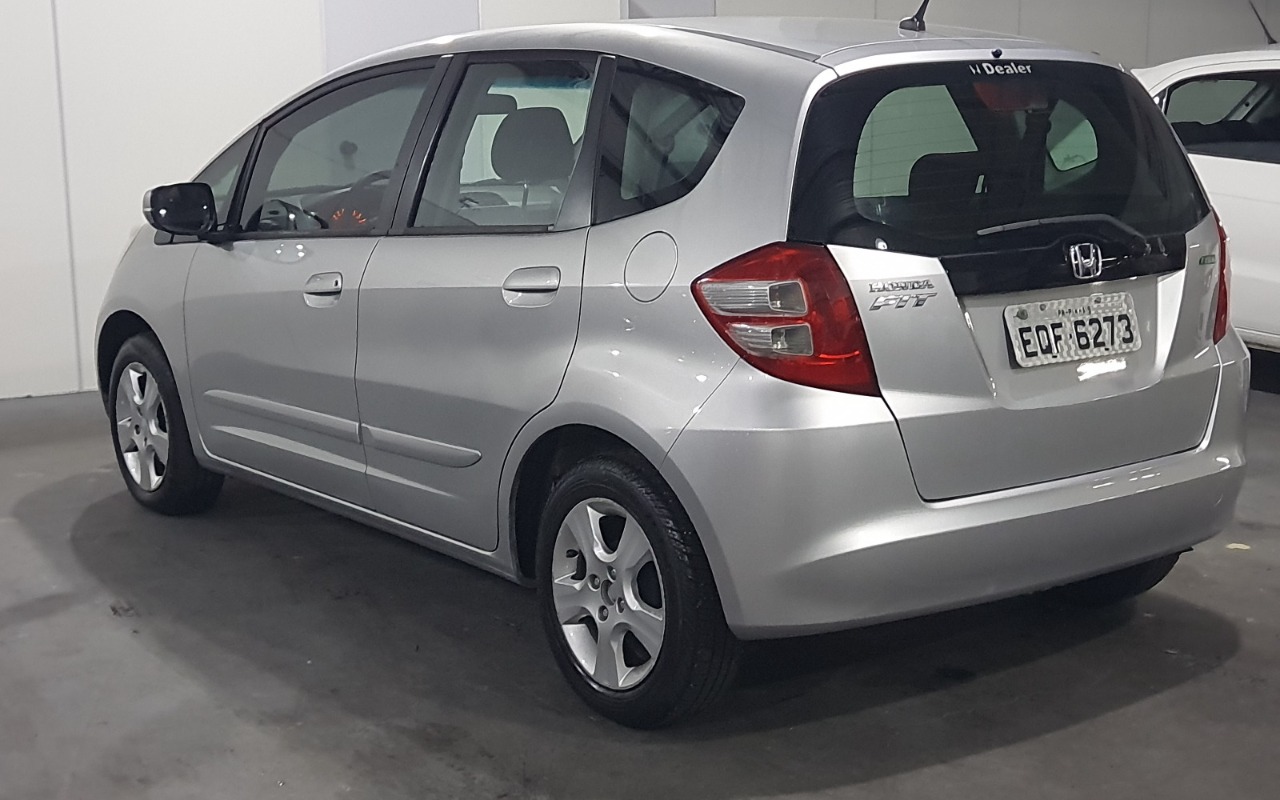 imagem-https://www.socarrao.com.br/sc-vehicle-images-prod/2308139/1782404045056-SU1HLTIwMjYwNjA2LVdBMDAwMy5qcGc.jpg