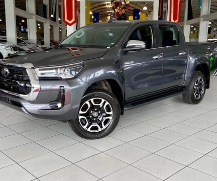 Toyota Hilux 2025 Cinza — foto 1 de 3