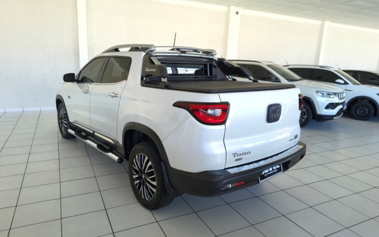 imagem-https://www.socarrao.com.br/sc-vehicle-images-prod/2311177/1782415532327-ZnQ0LnBuZw.png