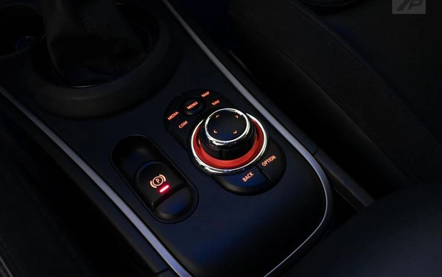imagem-https://www.socarrao.com.br/sc-vehicle-images-prod/2311815/1787153970176-8172893_6_B_6d1a511055.jpeg