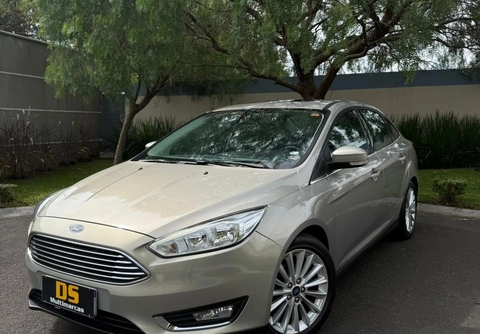 Ford Focus 2019 Prata — foto 1 de 3