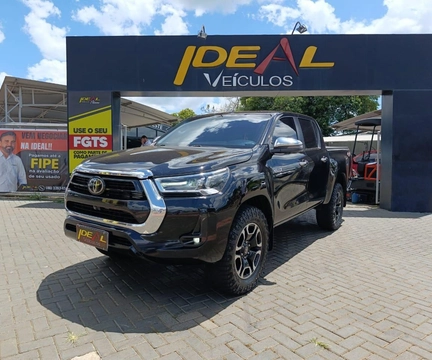 Toyota Hilux 2022 Preto — foto 1 de 3