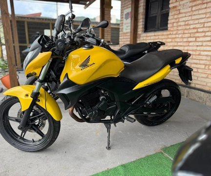 Honda CB 300R/ 300R FLEX 2012 Amarelo — foto 1 de 3