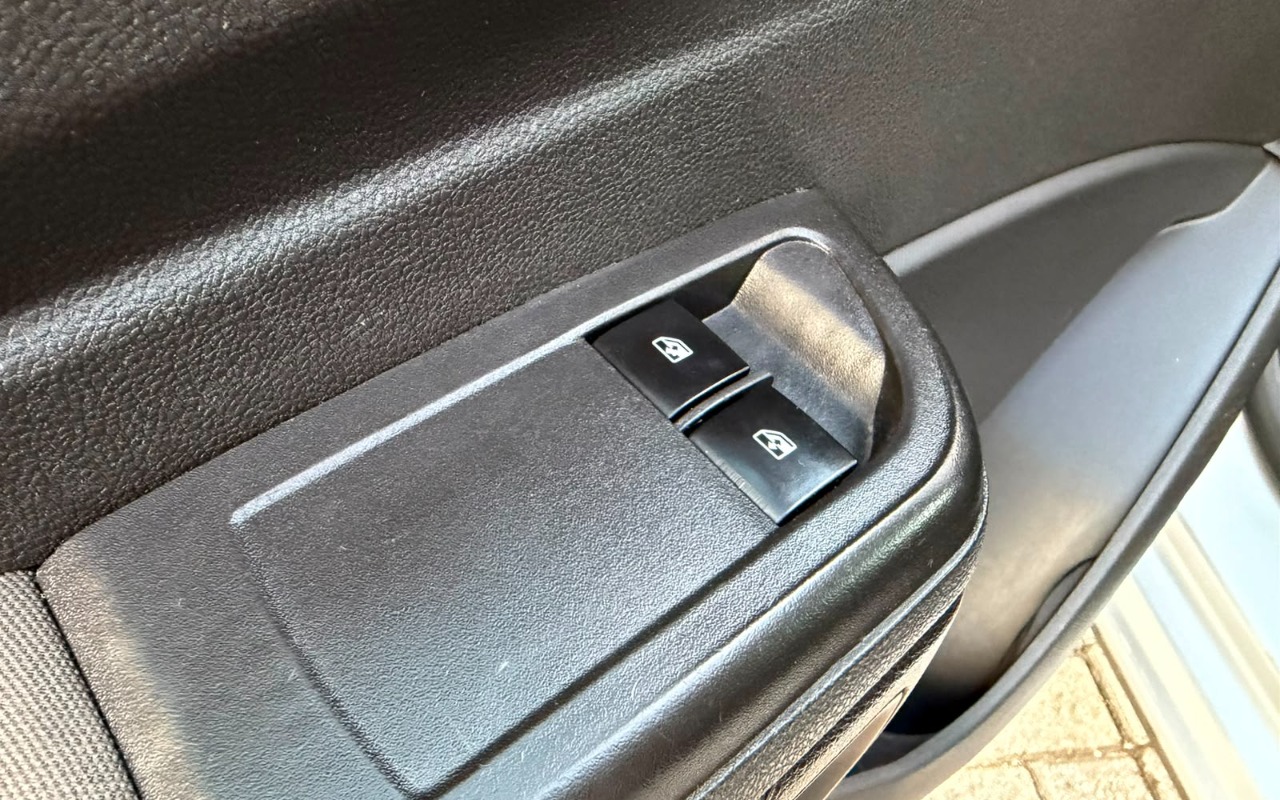 imagem-https://www.socarrao.com.br/sc-vehicle-images-prod/2324992/1782478389195-V2hhdHNBcHAgSW1hZ2UgMjAyNi0wNi0yNSBhdCAxNy4zNS40OSAoMSkuanBlZw.jpeg