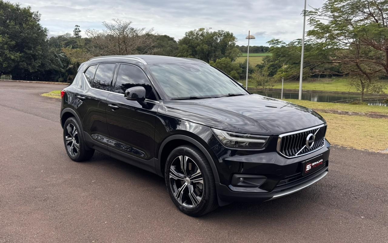 Volvo XC40 2022 Preto — foto 1 de 3