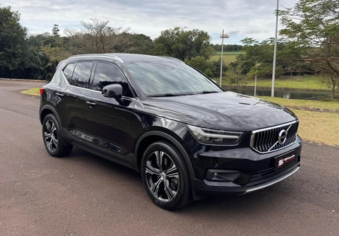 Volvo XC40 2022 Preto — foto 1 de 3