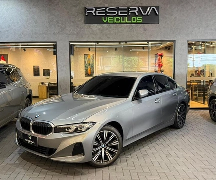 BMW 320i 2023 Cinza — foto 1 de 3