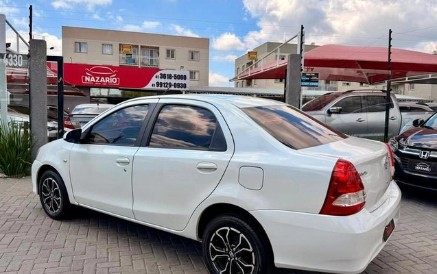 imagem-https://www.socarrao.com.br/sc-vehicle-images-prod/2327246/1786136745070-7625274_0_B_e25585656d.jpeg