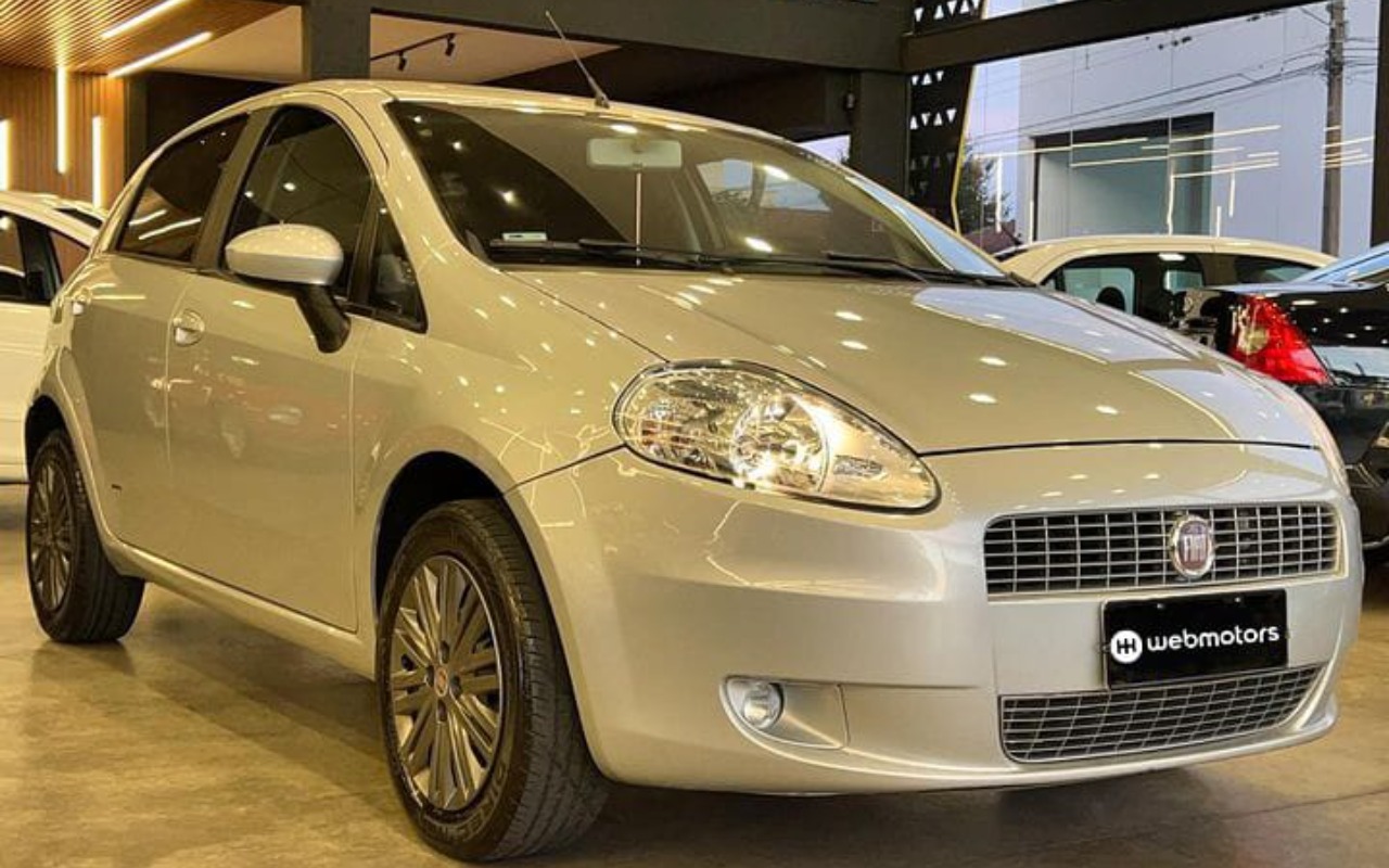 imagem-https://www.socarrao.com.br/sc-vehicle-images-prod/2327954/1782488321984-WlFaUVogKDQpLmpwZw.jpg