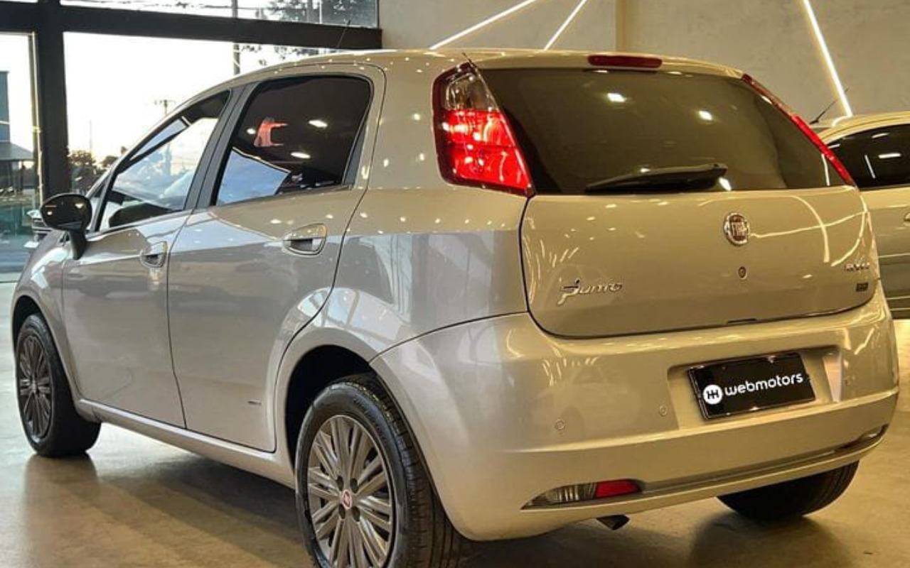 imagem-https://www.socarrao.com.br/sc-vehicle-images-prod/2327954/1782488322367-WlFaUVogKDUpLmpwZw.jpg