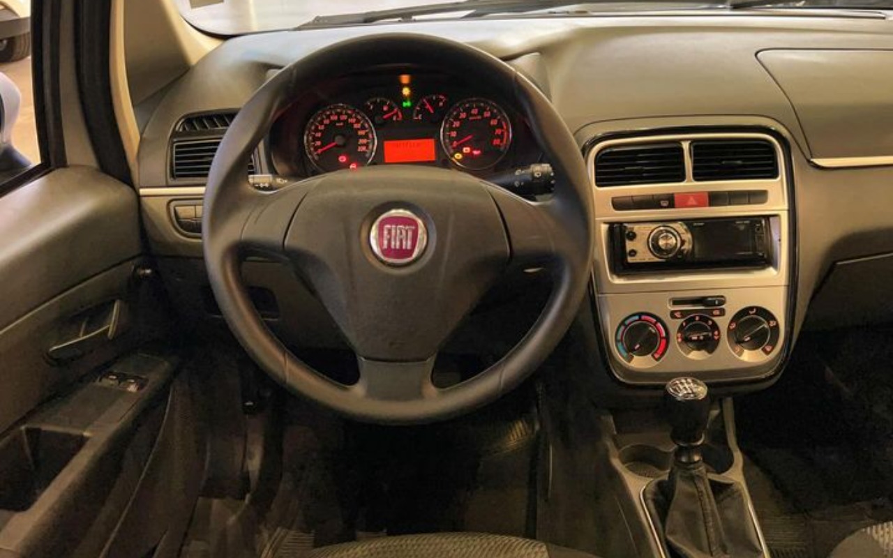 imagem-https://www.socarrao.com.br/sc-vehicle-images-prod/2327954/1782488323828-WlFaUVogKDEpLmpwZw.jpg