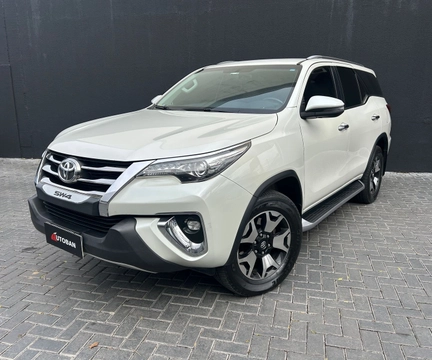Toyota Hilux SW4 2019 Branco — foto 1 de 3