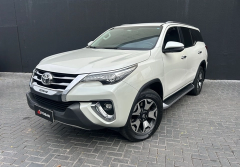 Toyota Hilux SW4 2019 Branco — foto 1 de 3